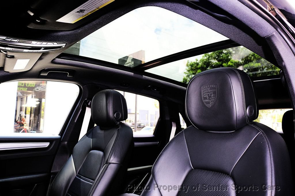 Used 2022 Porsche Cayenne Platinum Edition AWD/4WD image 36