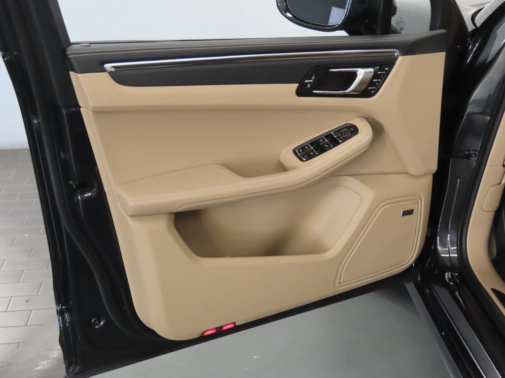 Certified 2026 Porsche Macan GTS AWD/4WD image 35