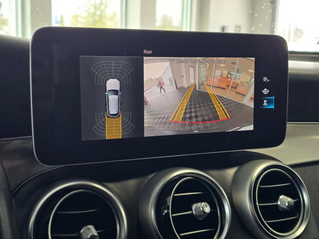 Used 2022 Mercedes-Benz GLC 300 image 32