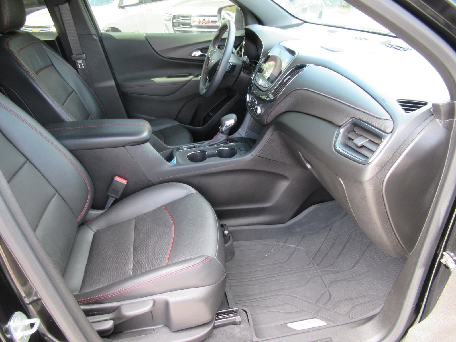 Used 2022 Chevrolet Equinox RS w/ RS Leather Package FWD image 11