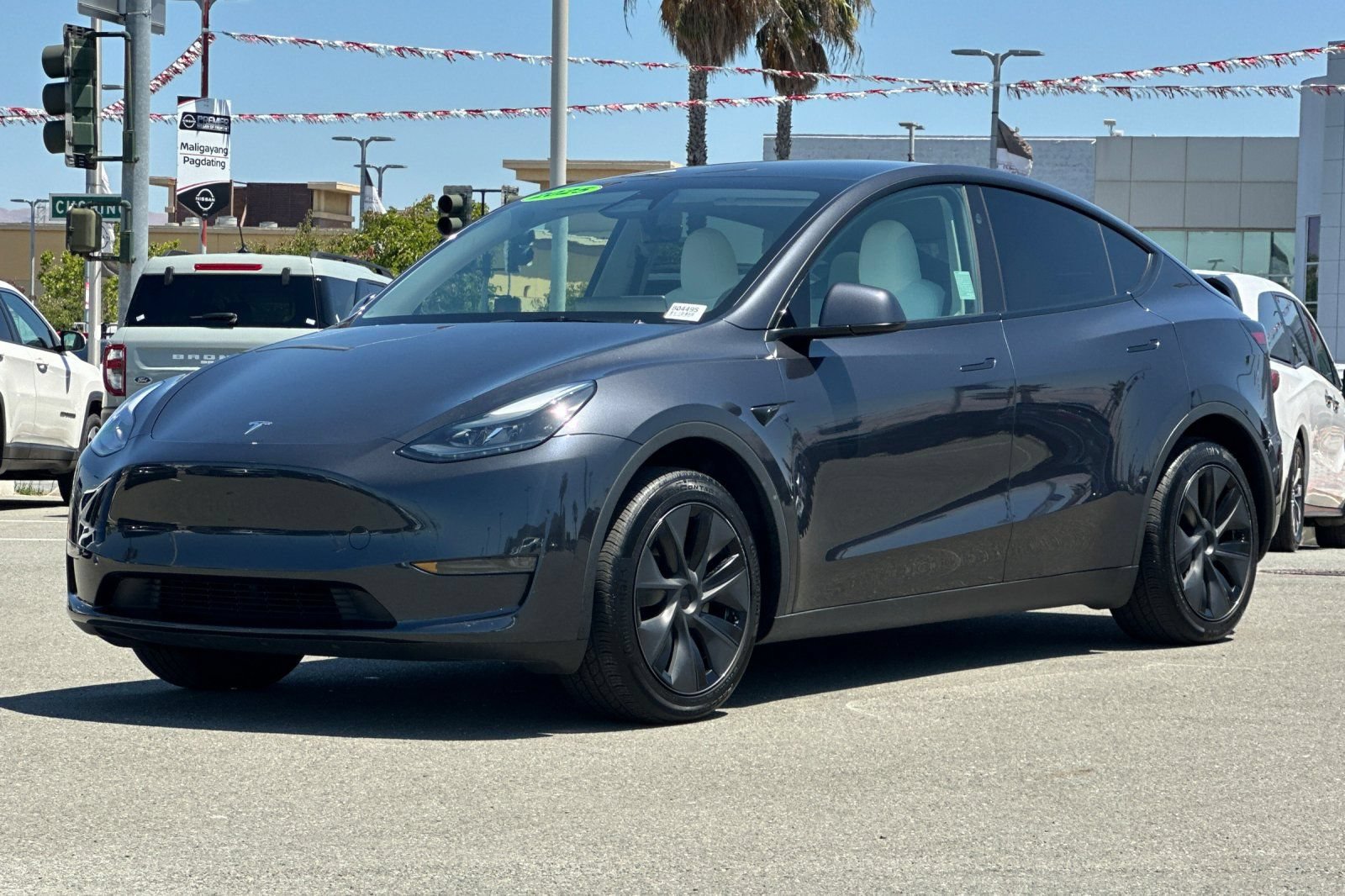 Used 2025 Tesla Model Y Long Range RWD image 8