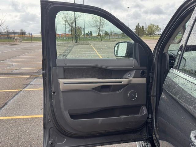 Used 2019 Ford Expedition Limited w/ Equipment Group 302A AWD/4WD image 4