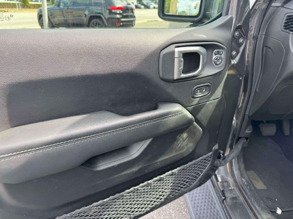 Used 2022 Jeep Wrangler Unlimited Sahara w/ Cold Weather Group AWD/4WD image 14