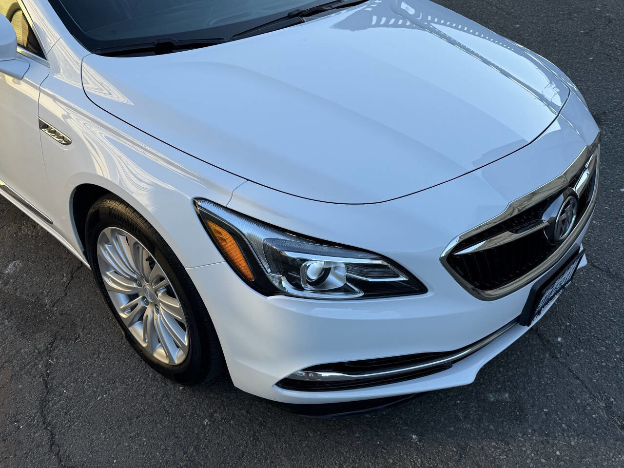 Used 2019 Buick LaCrosse Essence image 24