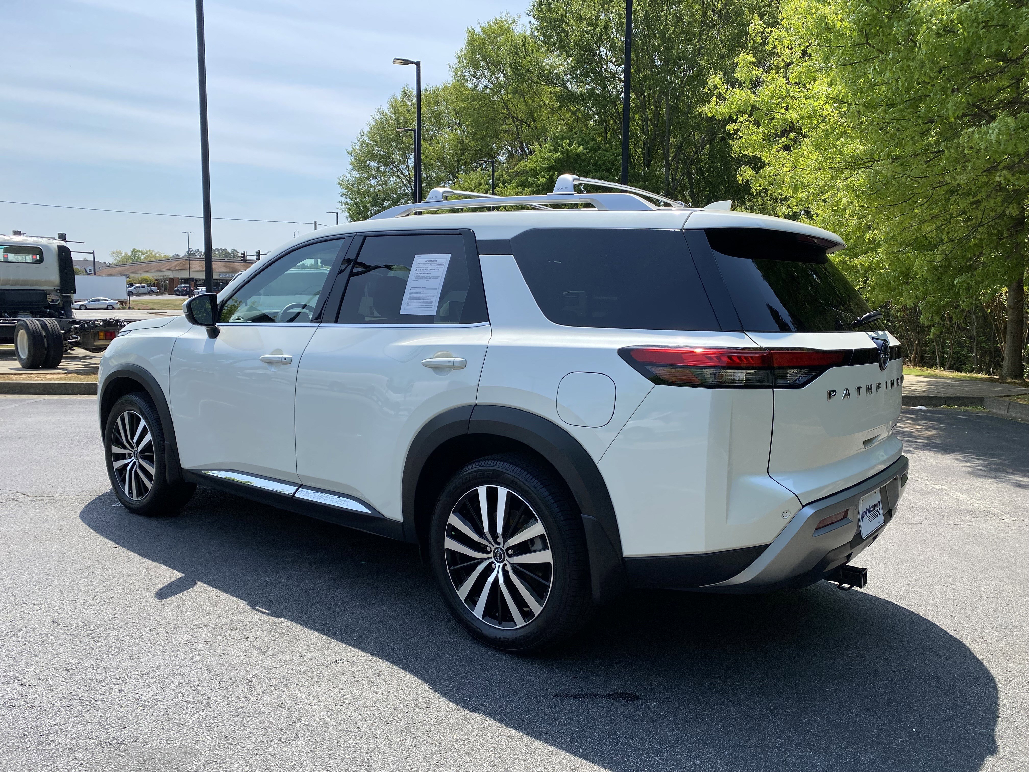 Used 2024 Nissan Pathfinder Platinum image 7