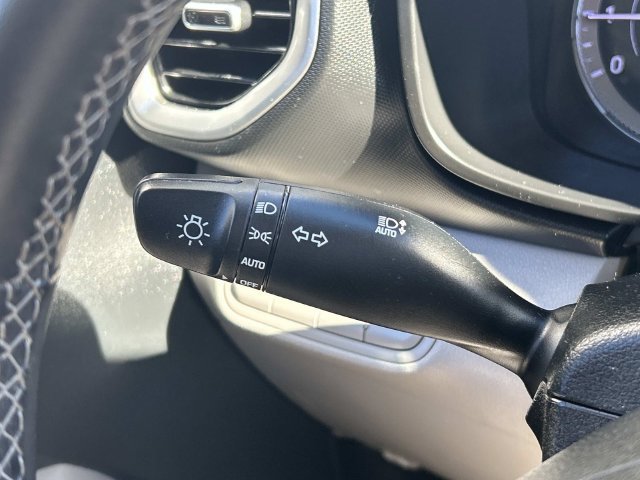 Used 2022 Hyundai Venue SEL FWD image 31