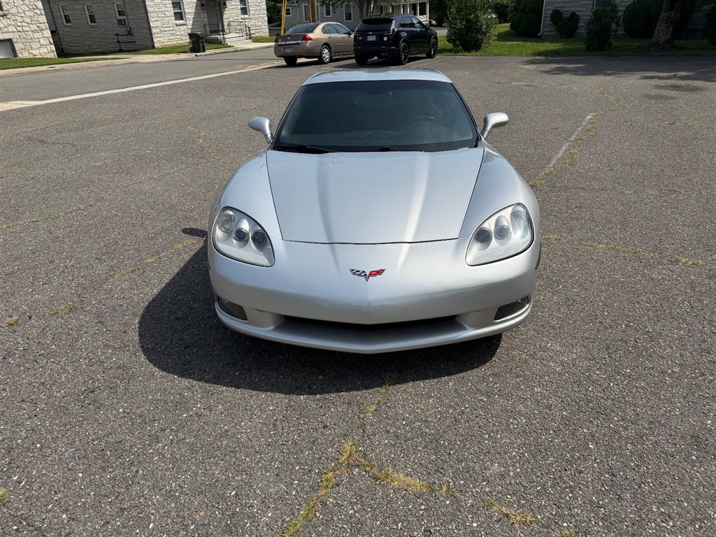 Used 2009 Chevrolet Corvette Coupe w/ Z51 Performance Package RWD image 9