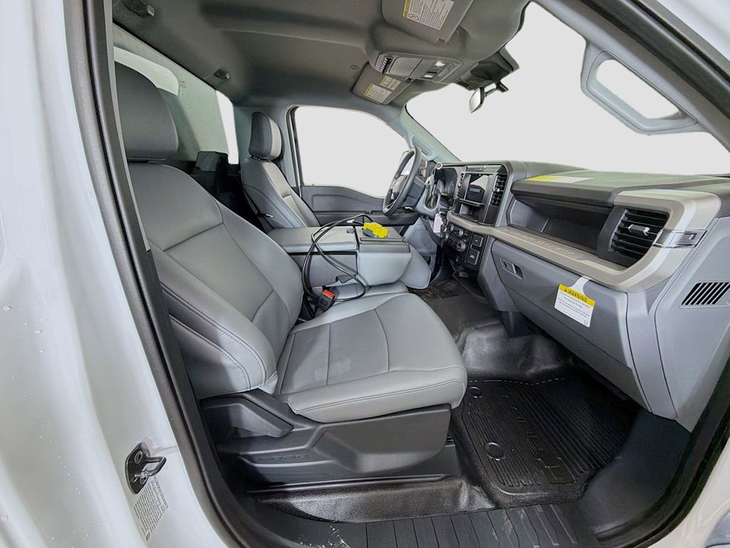 New 2025 Ford F550 4x4 Regular Cab Super Duty image 16
