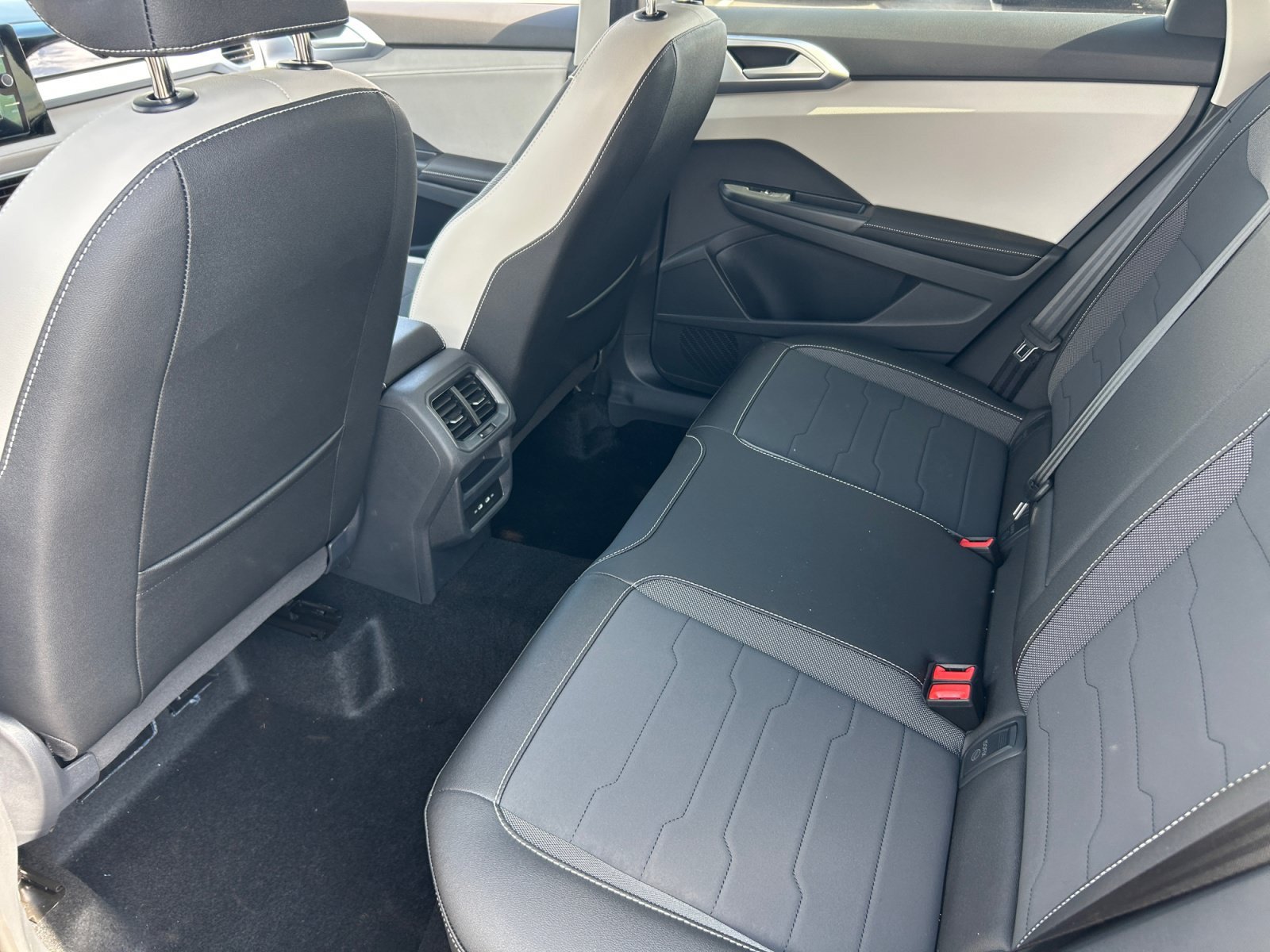 New 2026 Volkswagen Taos SE AWD/4WD image 17