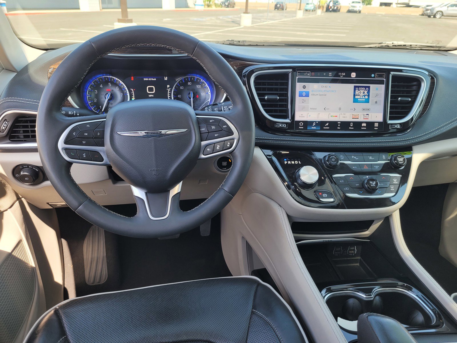 Used 2023 Chrysler Pacifica Limited image 18