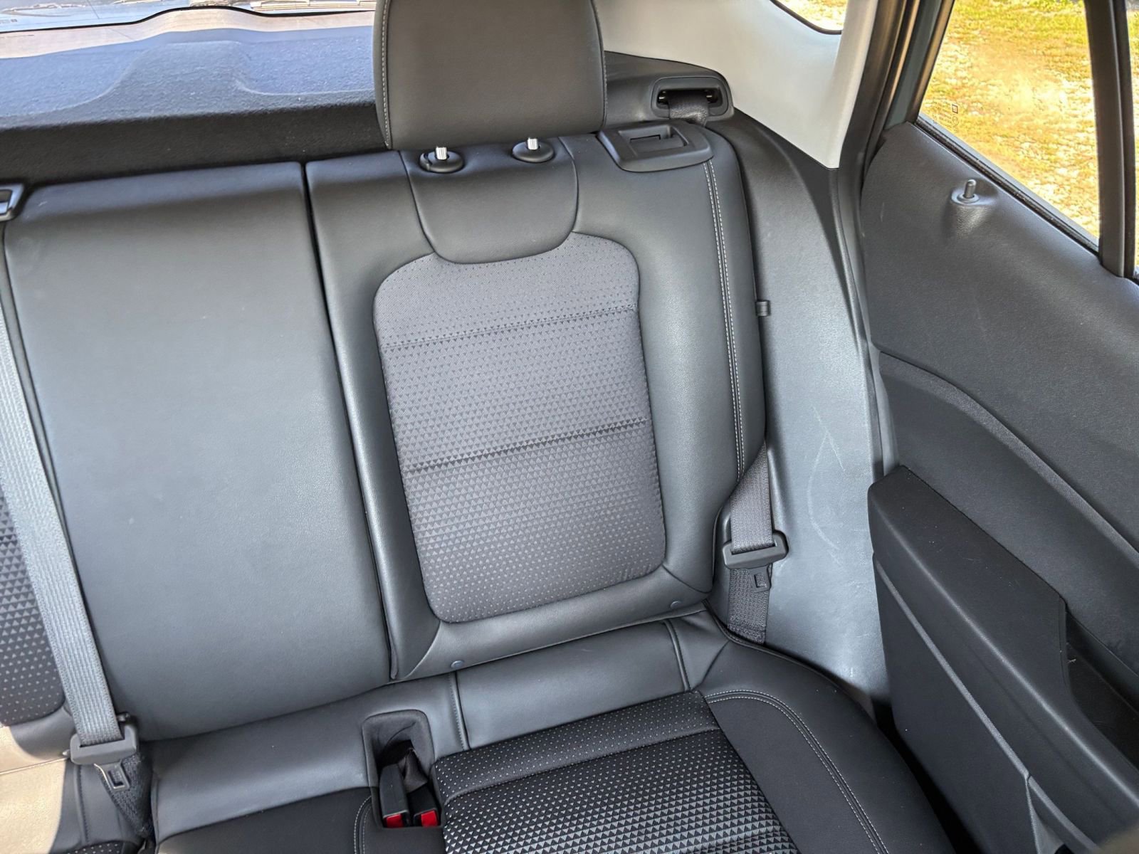 Used 2025 Chevrolet Trax LT w/ LT Convenience Package image 39