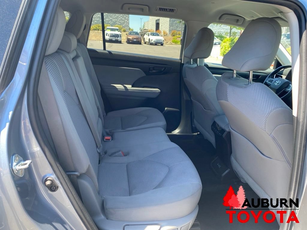 Used 2022 Toyota Highlander LE AWD/4WD image 19