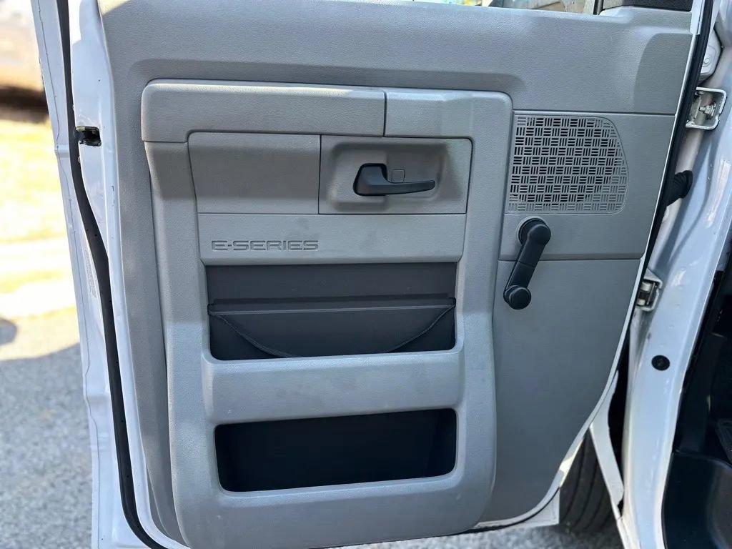 Used 2016 Ford E-350 and Econoline 350 Super Duty image 20