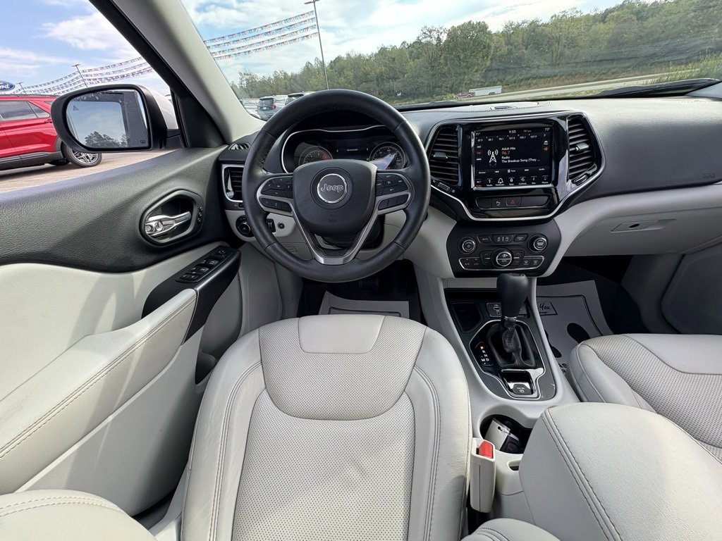 Used 2019 Jeep Cherokee Limited image 32