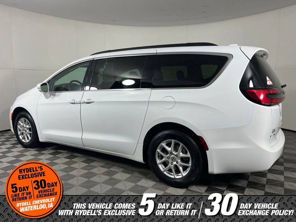 Used 2022 Chrysler Pacifica Touring-L image 7