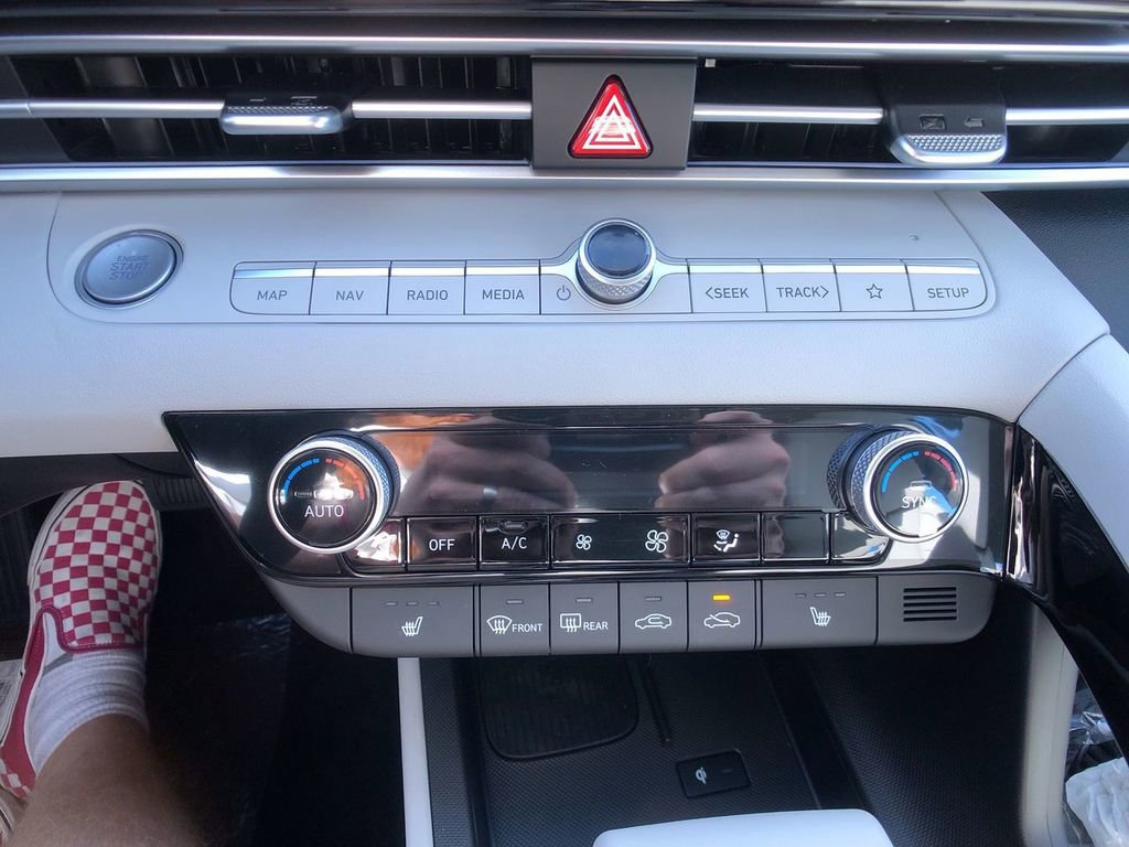 New 2025 Hyundai Elantra Limited image 20