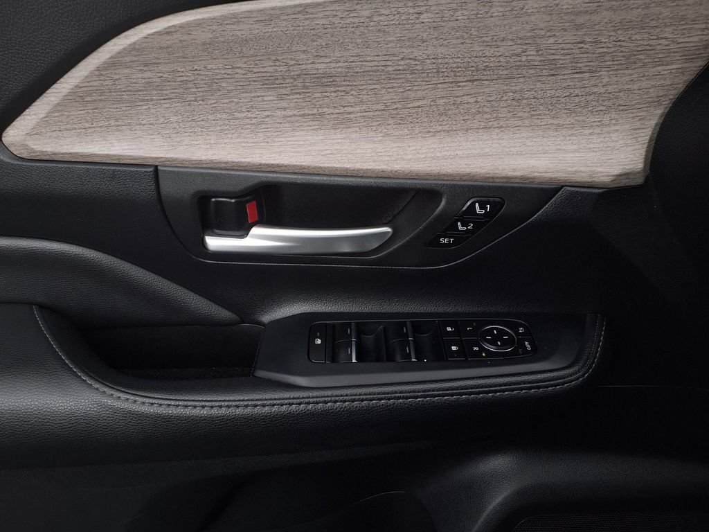 Certified 2024 Toyota Grand Highlander AWD image 19