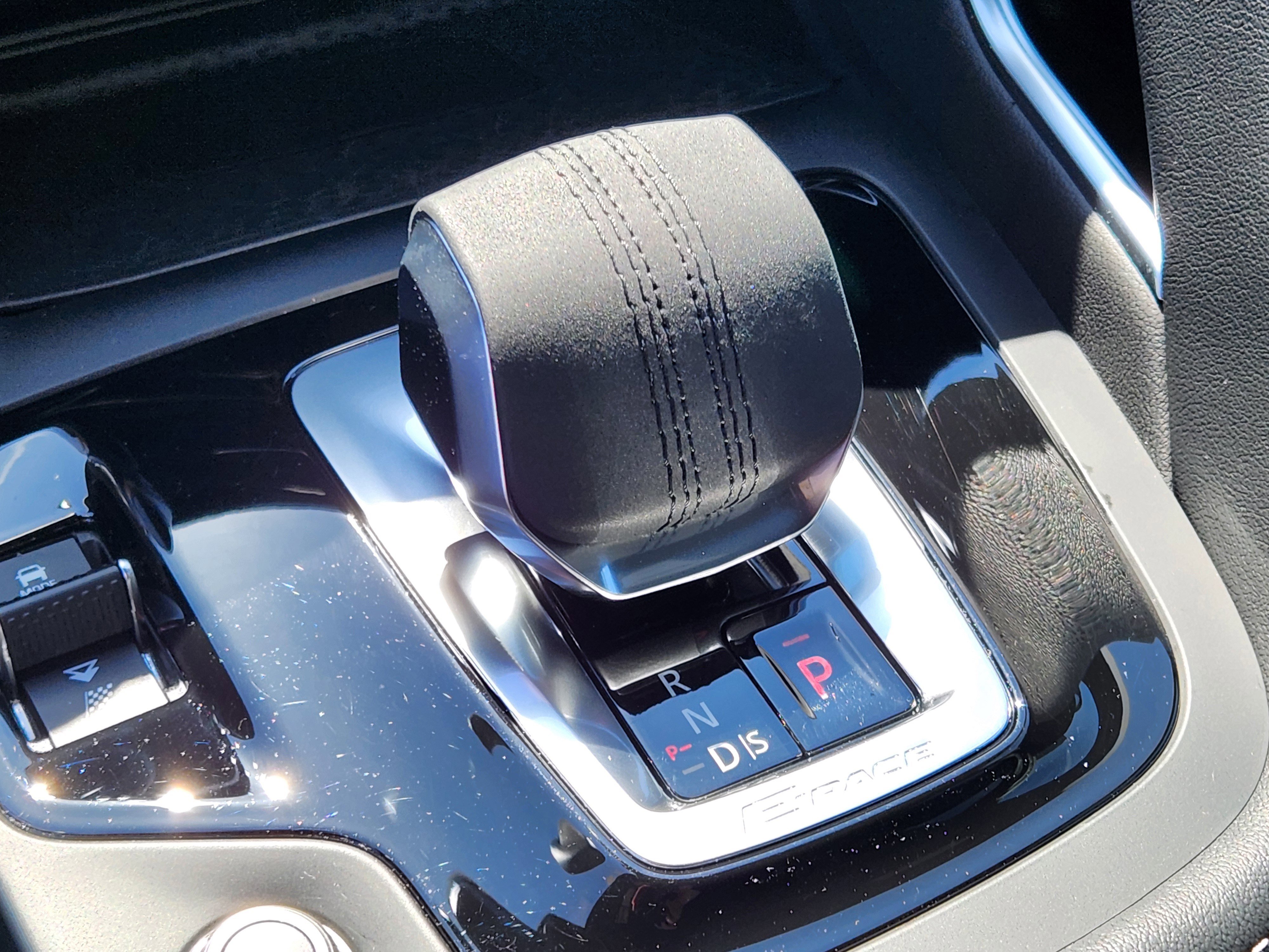 Certified 2024 Jaguar E-PACE R-Dynamic SE image 23