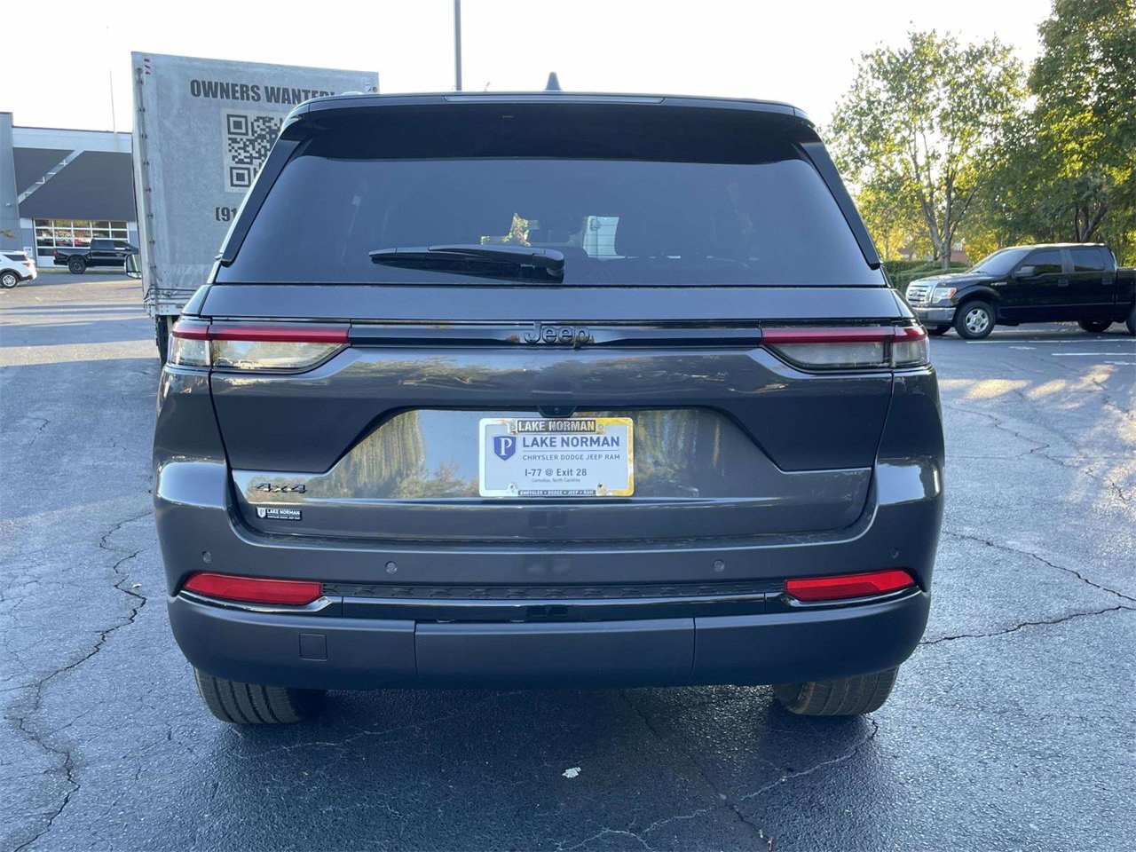 New 2025 Jeep Grand Cherokee Altitude image 8