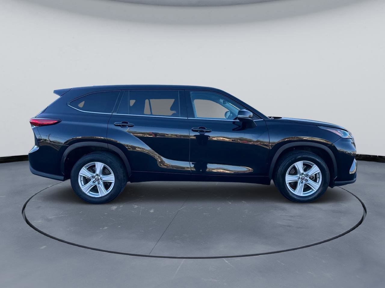 Used 2020 Toyota Highlander LE FWD image 8