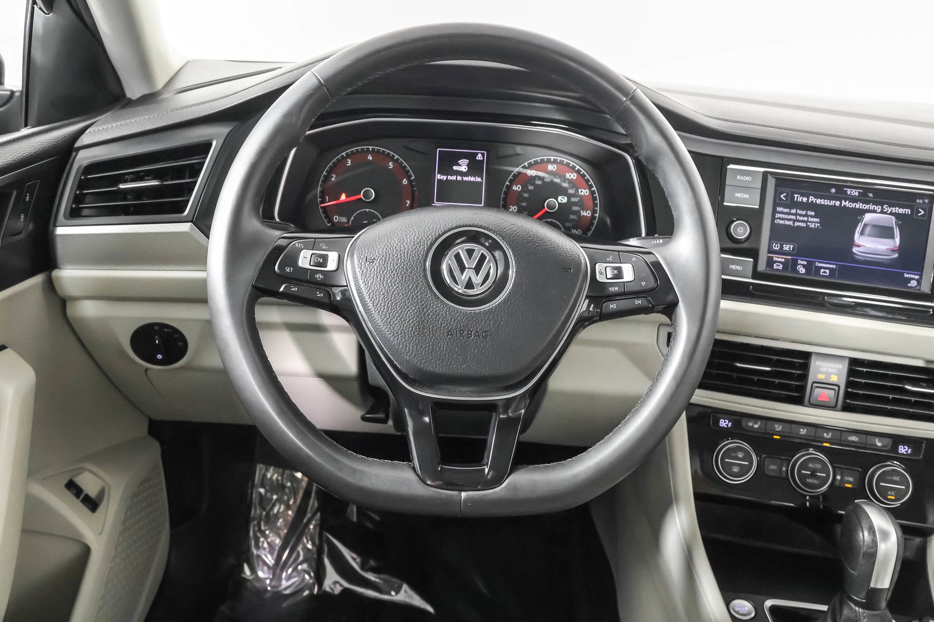 Used 2020 Volkswagen Jetta SE w/ SE Cold Weather Package image 25