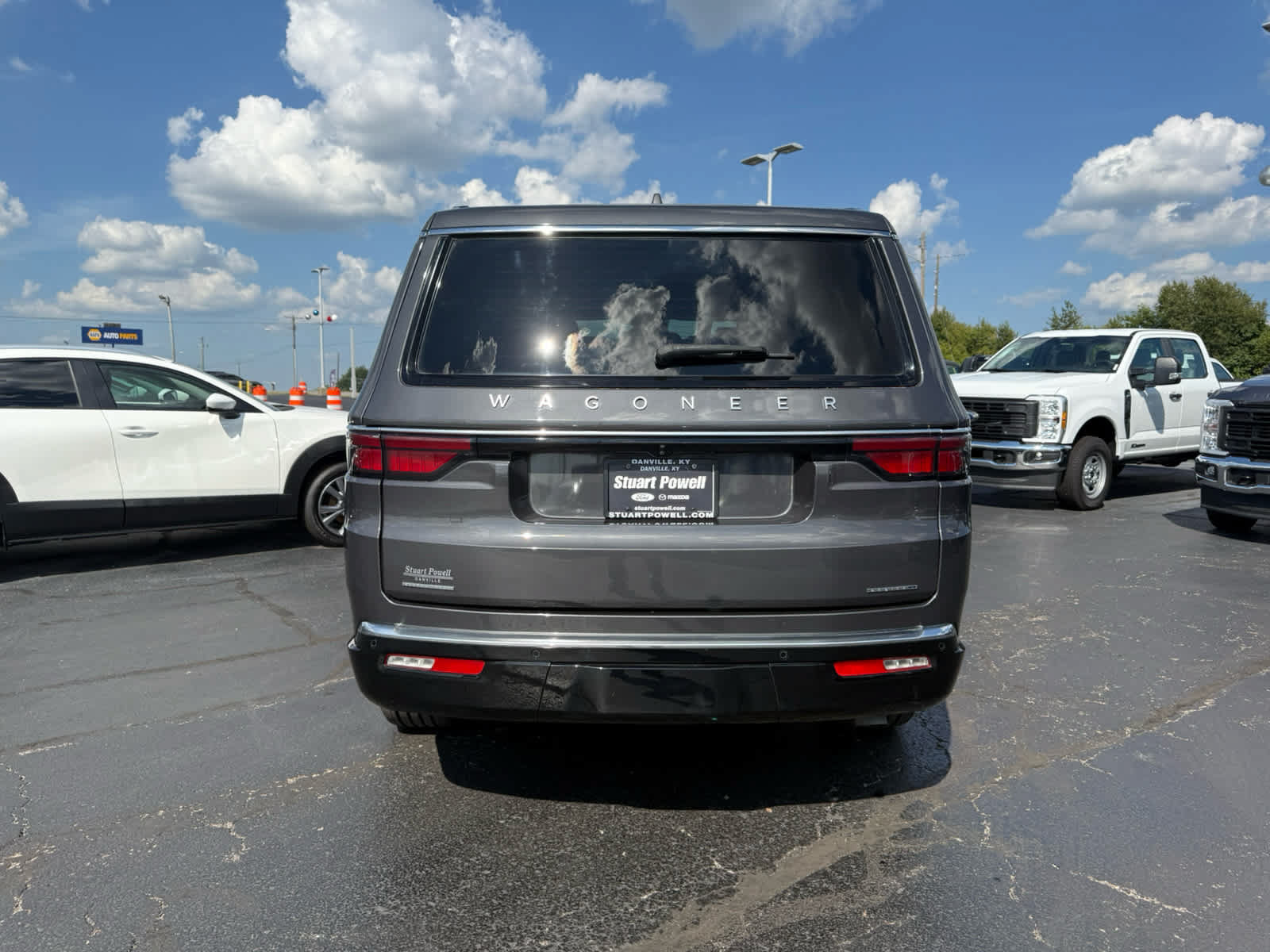 Used 2022 Jeep Wagoneer Series II w/ Premium Group I AWD/4WD image 24