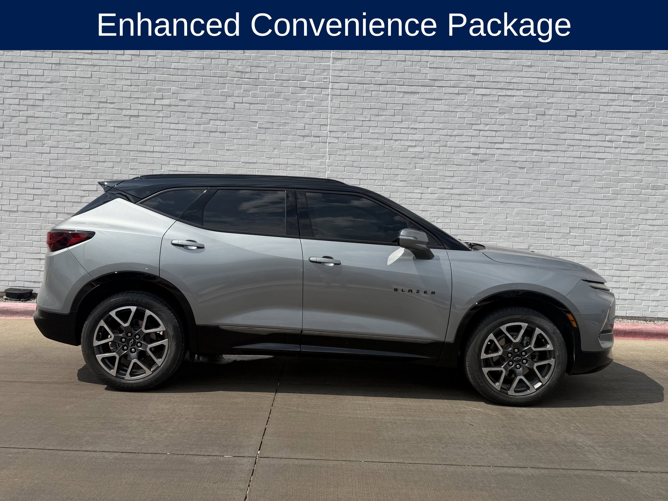 Used 2023 Chevrolet Blazer RS w/ Enhanced Convenience Package FWD image 3