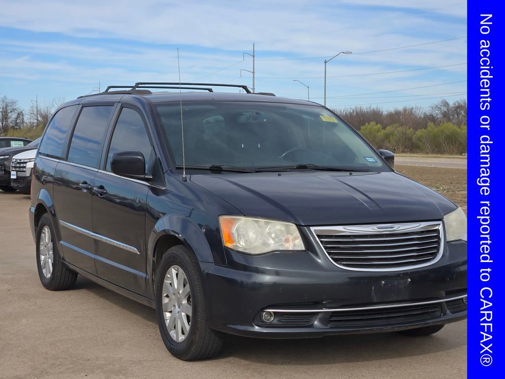 Used 2014 Chrysler Town & Country Touring image 2