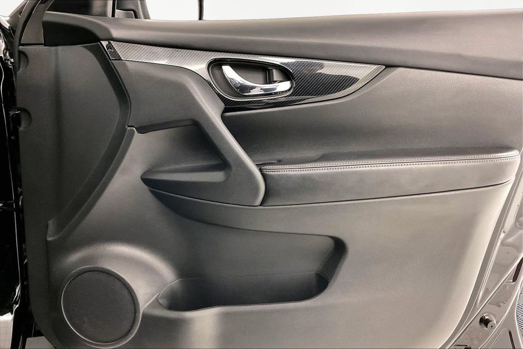 Used 2020 Nissan Rogue SL w/ Premium Package image 23