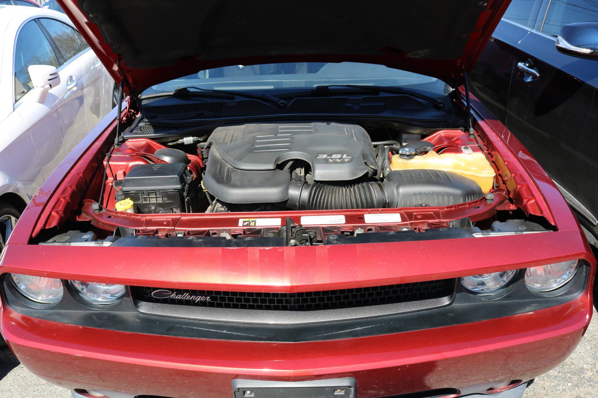 Used 2014 Dodge Challenger SXT image 38