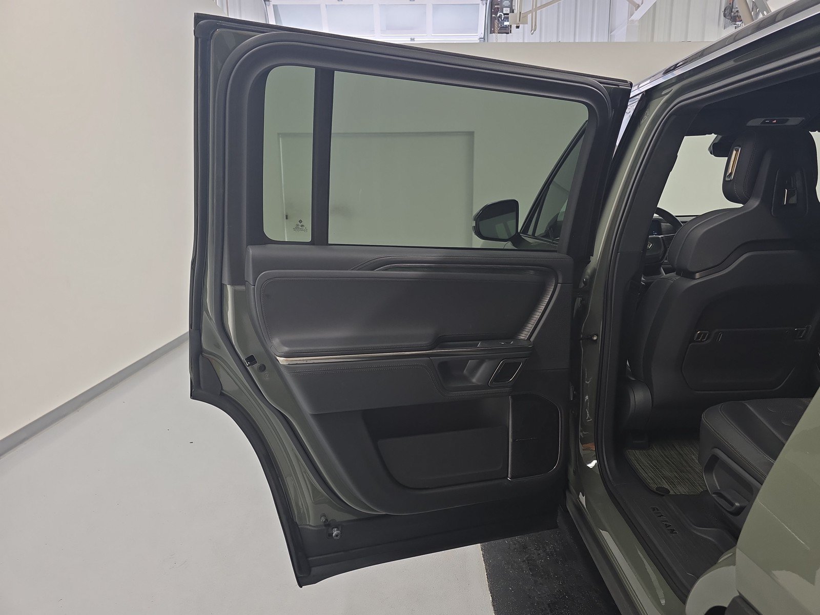Used 2022 Rivian R1S Launch Edition AWD/4WD image 17