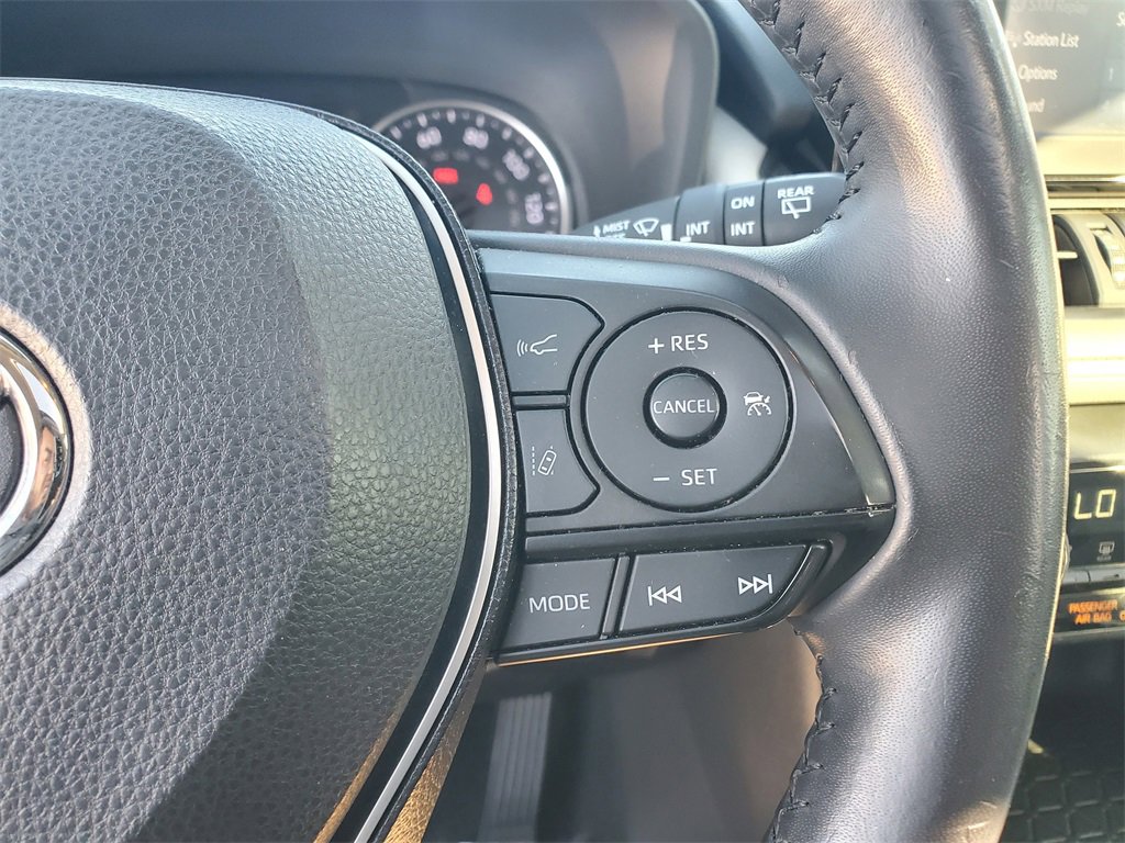 Used 2020 Toyota RAV4 XLE Premium image 24