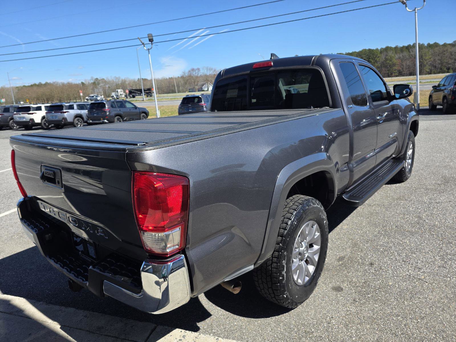 Used 2016 Toyota Tacoma SR5 w/ SR5 Appearance Package (SN) image 5