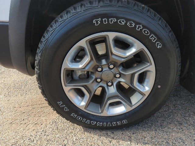 Used 2019 Jeep Cherokee Trailhawk w/ Cold Weather Group image 26