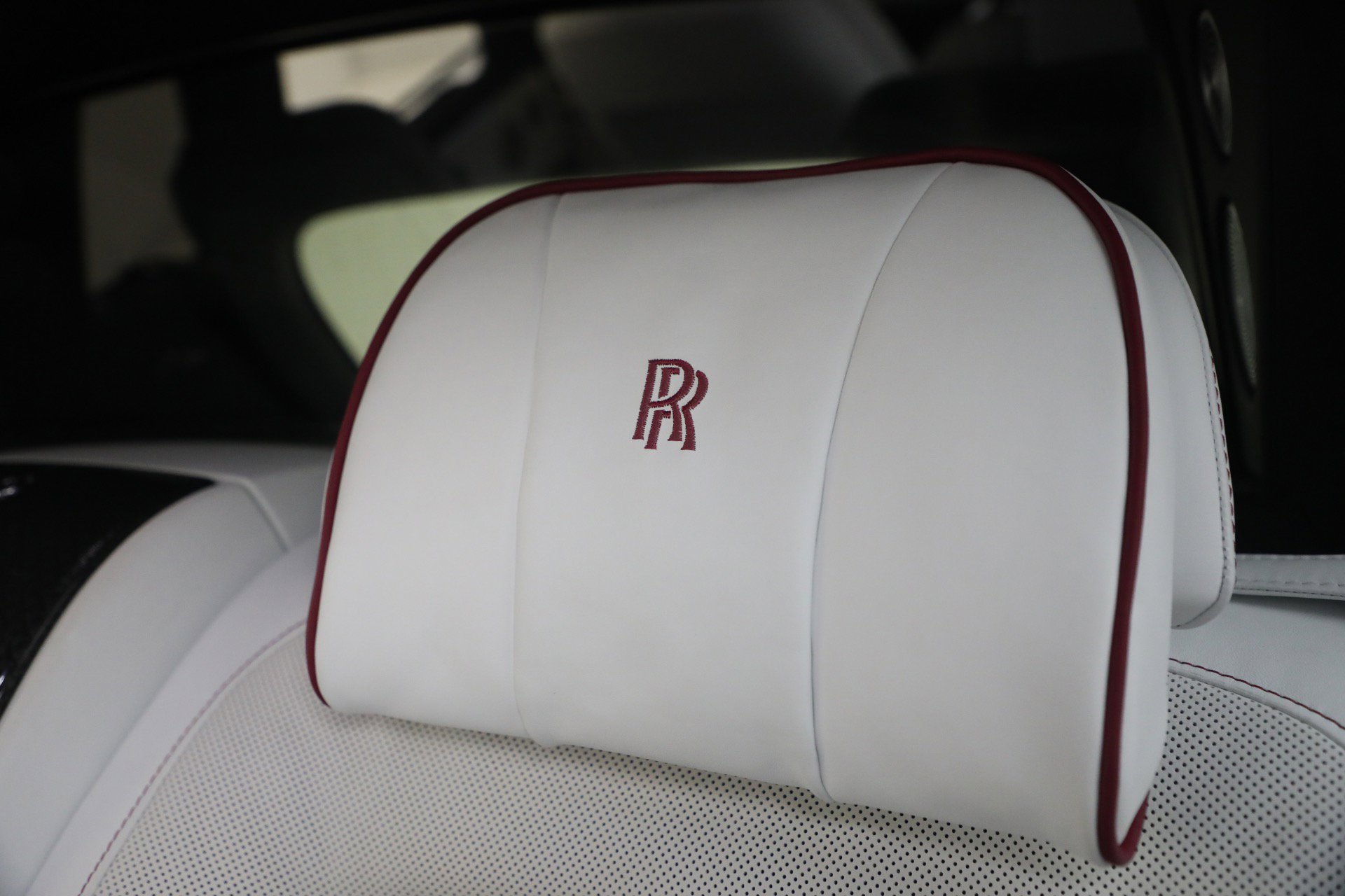 Certified 2025 Rolls-Royce Cullinan Black Badge image 43