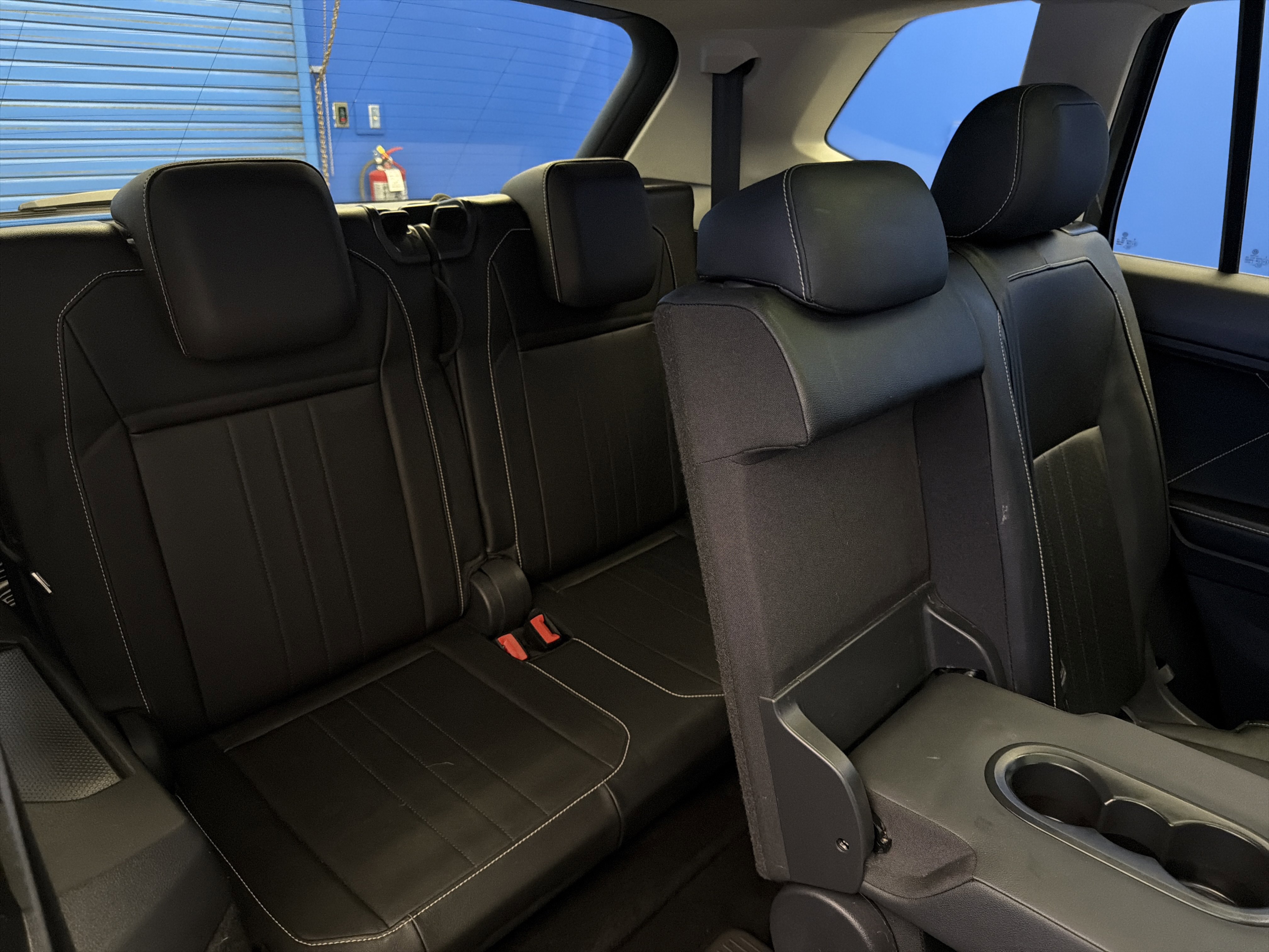 Used 2023 Volkswagen Tiguan SE w/ Panoramic Sunroof Package FWD image 27