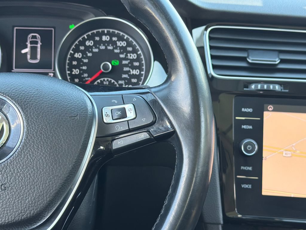 Used 2018 Volkswagen Golf SEL FWD image 25