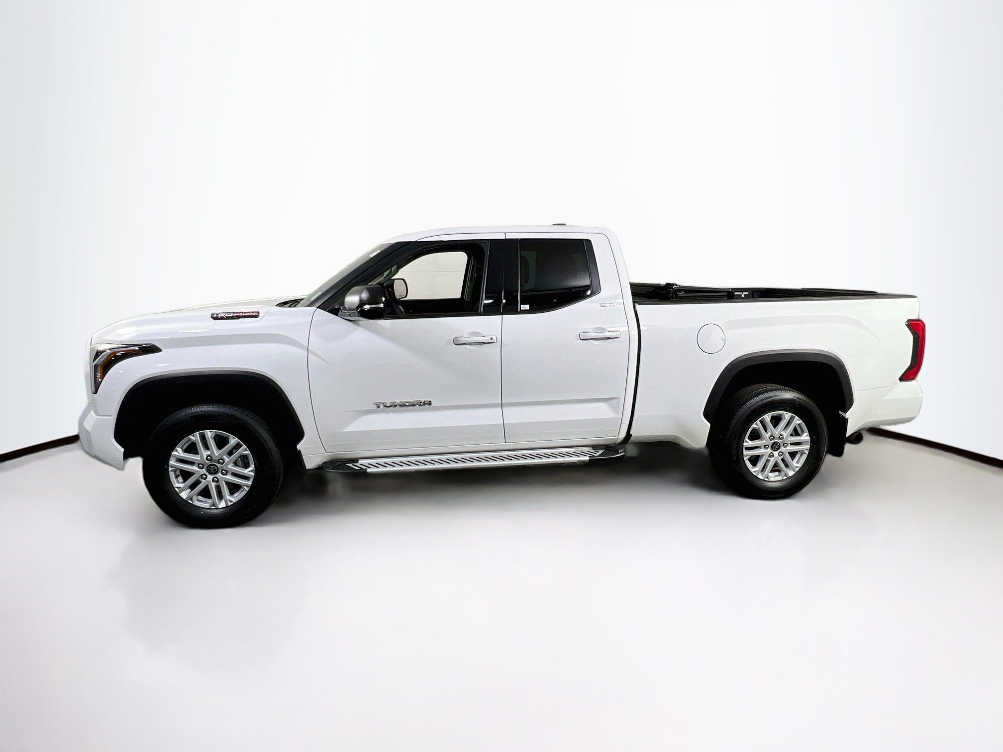 Used 2022 Toyota Tundra SR5 w/ SR5 Premium Package AWD/4WD image 8