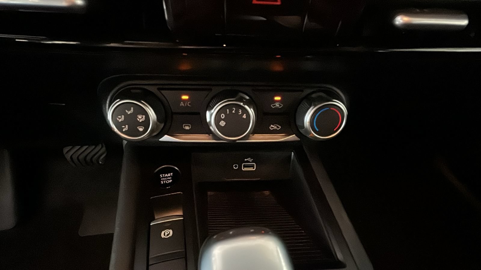 Used 2025 Nissan Kicks S AWD/4WD image 27