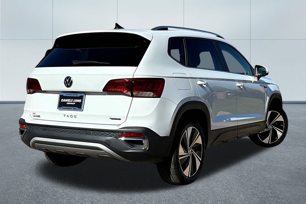 Used 2023 Volkswagen Taos SE image 2