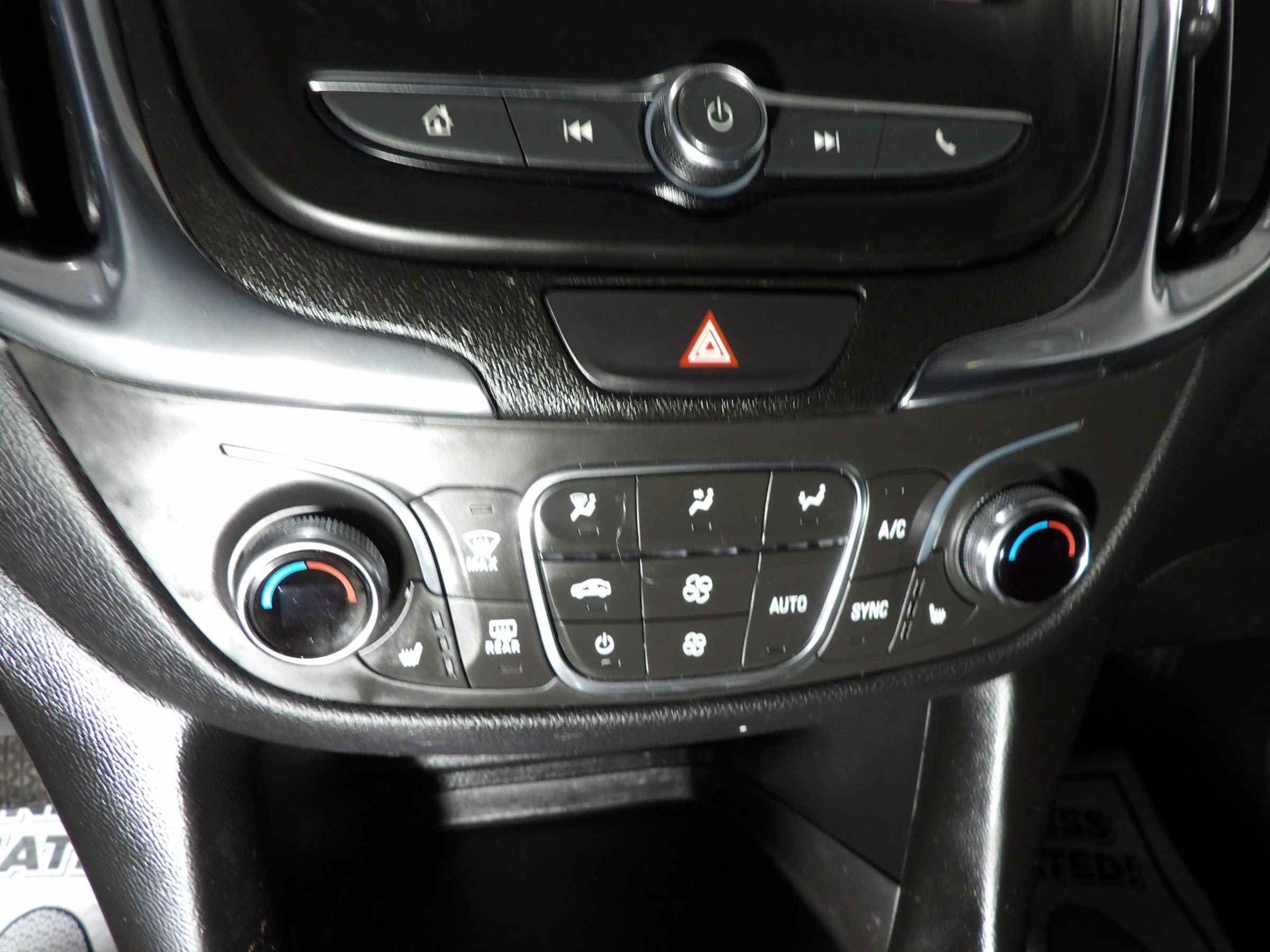 Used 2020 Chevrolet Equinox LT FWD image 13