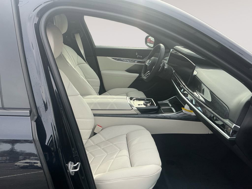 New 2026 BMW 750e xDrive AWD/4WD image 15
