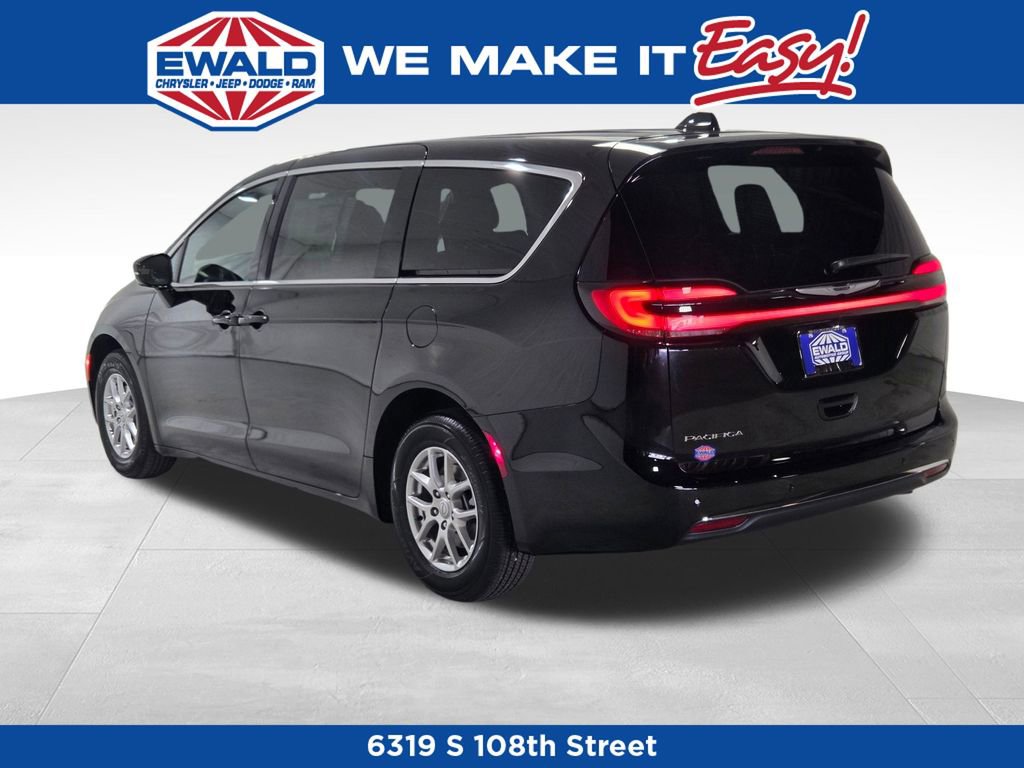 New 2026 Chrysler Pacifica Select FWD image 17