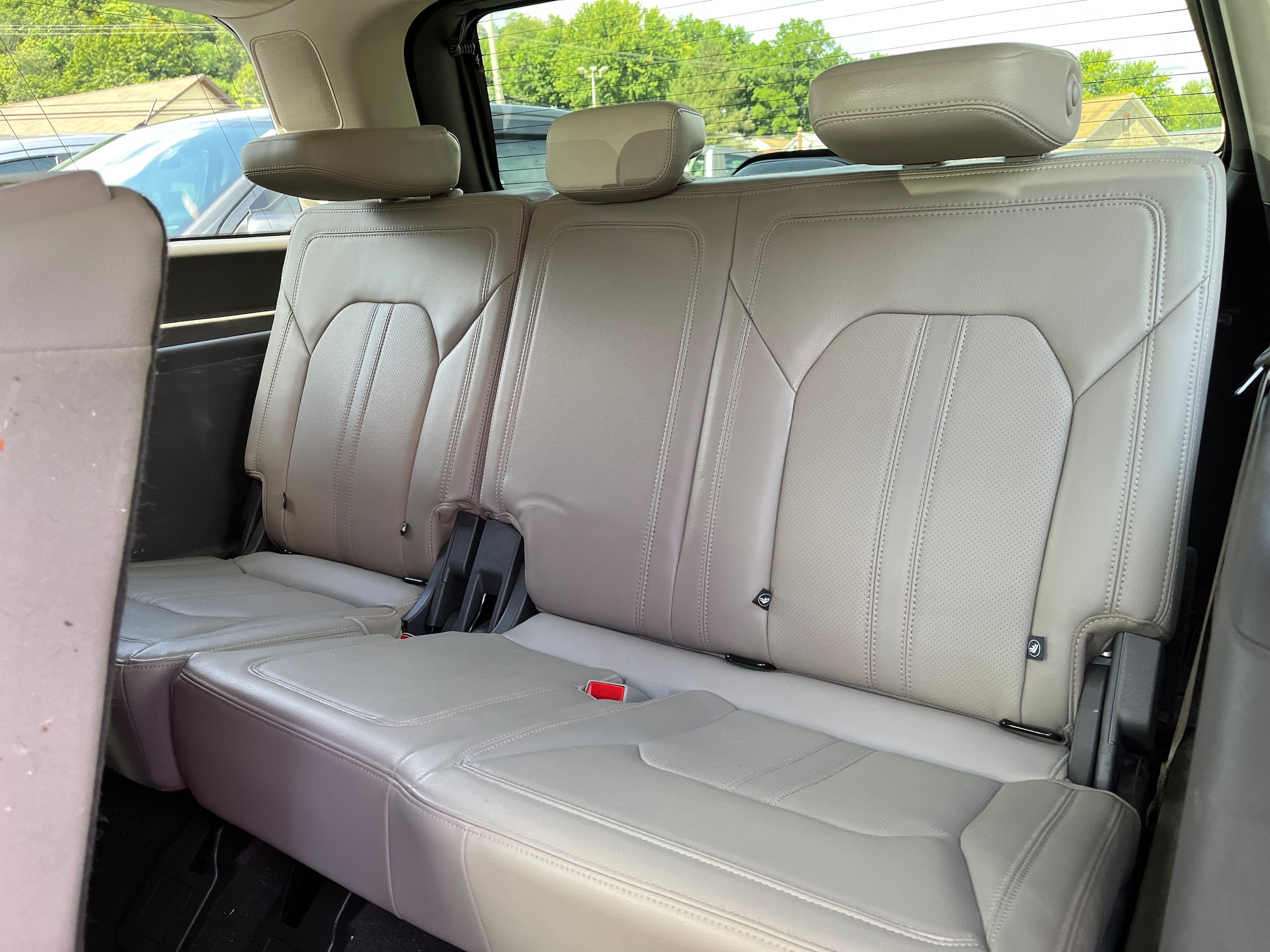Used 2019 Ford Expedition Limited w/ Equipment Group 301A AWD/4WD image 12