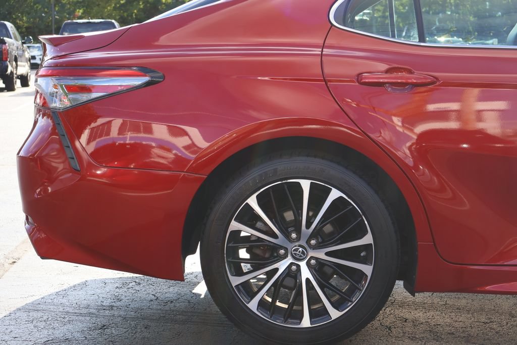 Used 2019 Toyota Camry SE FWD image 8