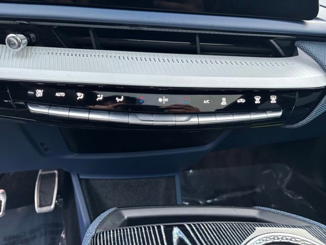 Used 2025 Cadillac Optiq Sport 2 image 27