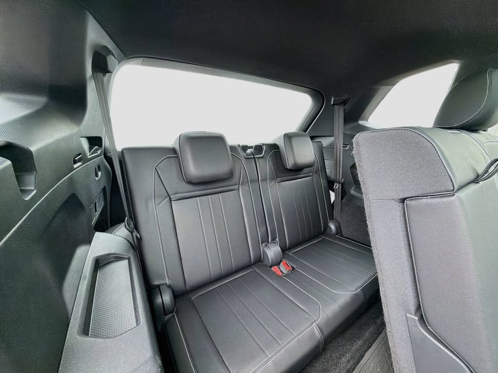 Used 2022 Volkswagen Tiguan SE R-Line FWD image 29
