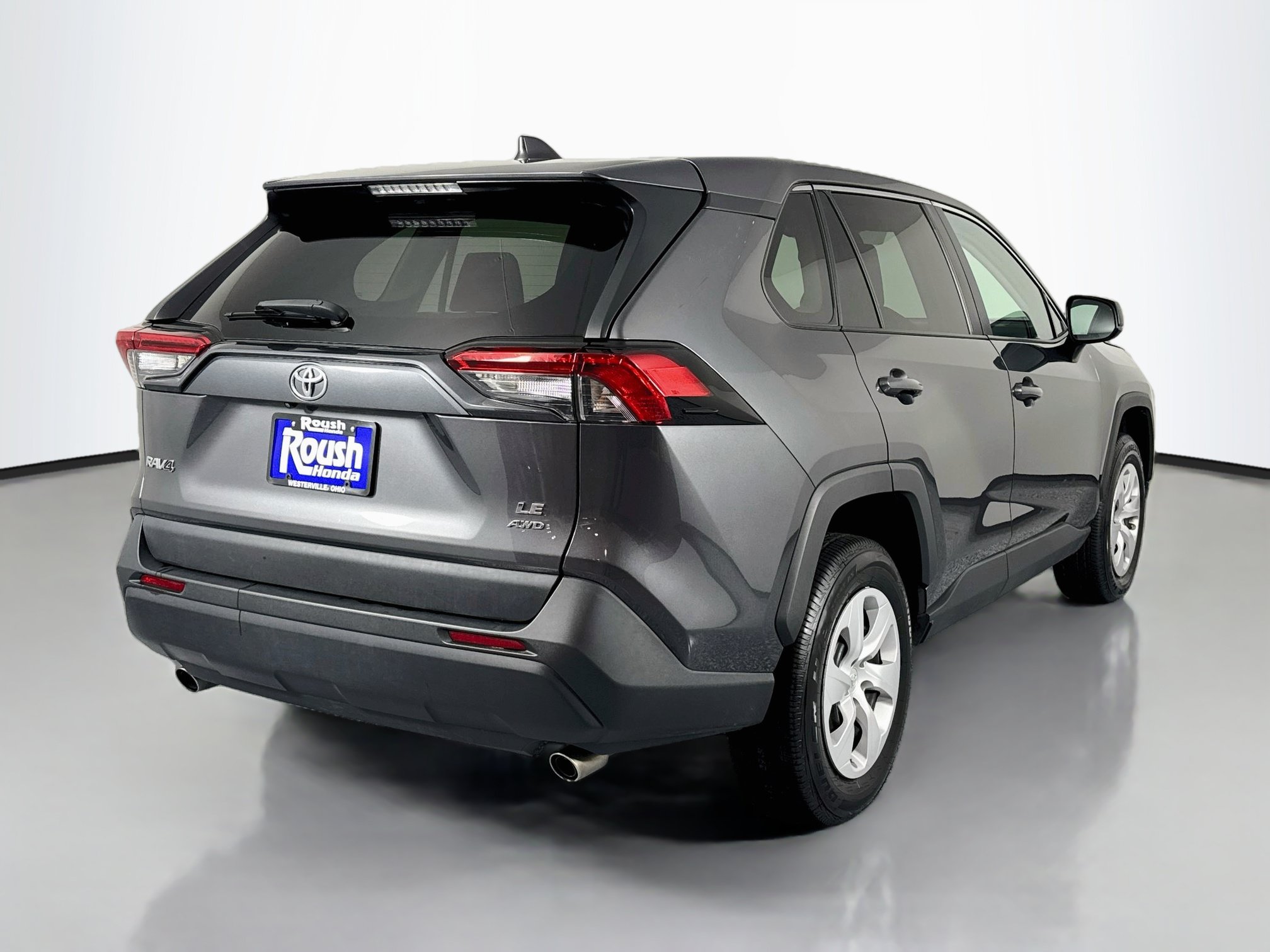 Used 2023 Toyota RAV4 LE AWD/4WD image 5
