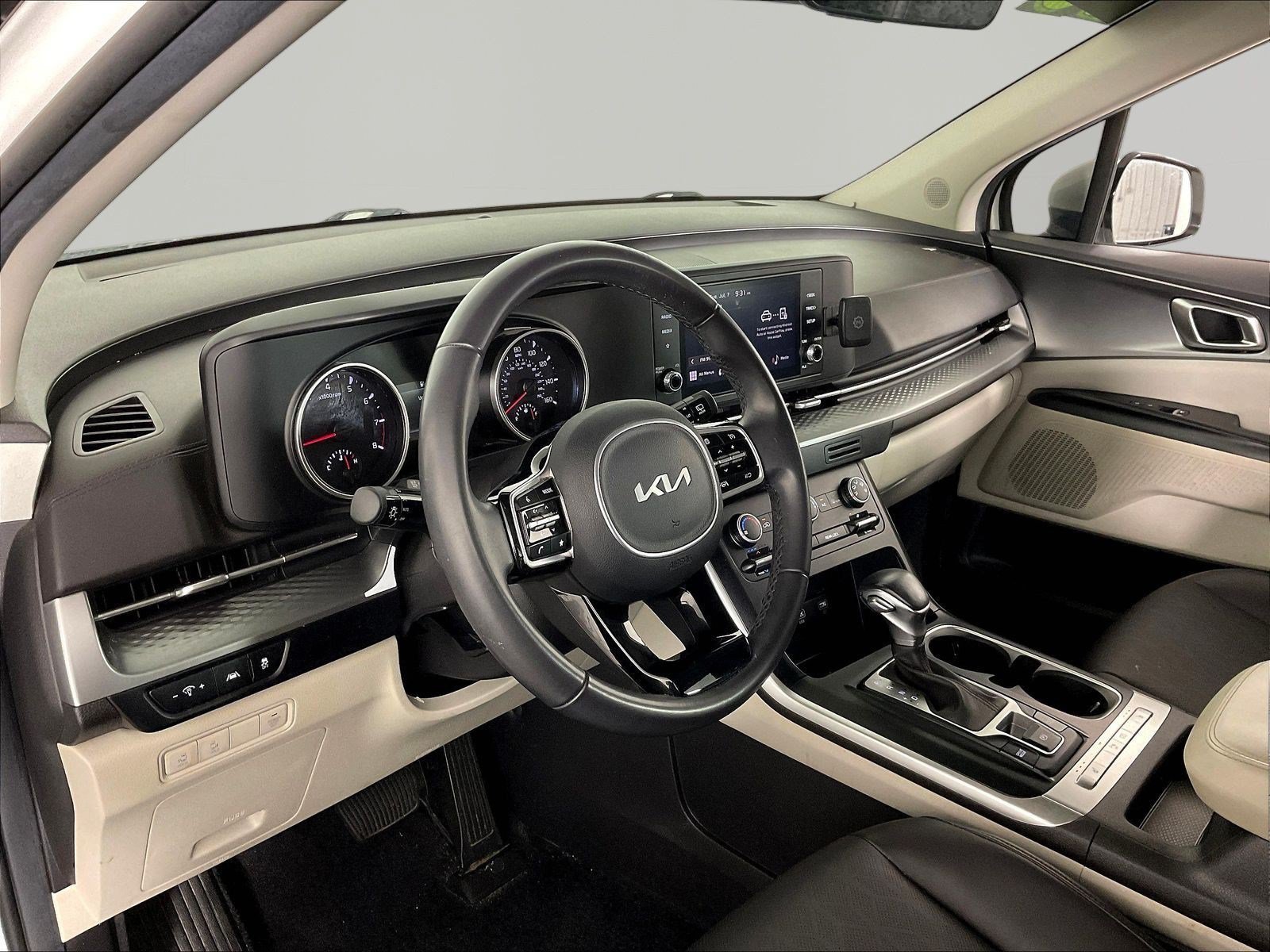 Used 2023 Kia Carnival LX FWD image 17