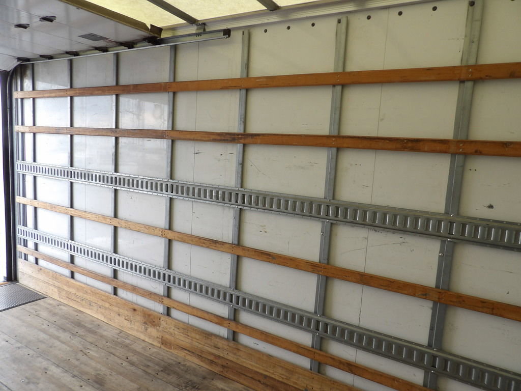 Used 2020 Isuzu NPR RWD image 42